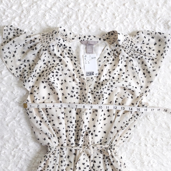 NWT H&M Ivory Flutter Sleeve Dress Black Floral Print - Size 8 - Picture 4 of 8